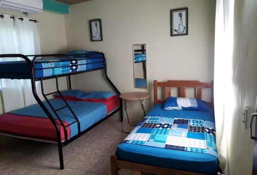 اتاق خانوادگی, Oceans Hostal