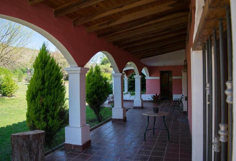 شقة غرفتين, Estancia Santa Leocadia