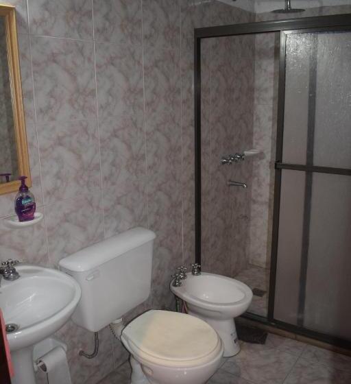 غرفة أساسية ثلاثية, Estancia Santa Leocadia