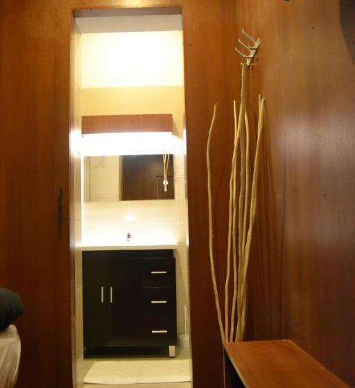 اتاق لوکس با تخت بزرگ, Onkel Inn Wagon Sleepbox Uyuni