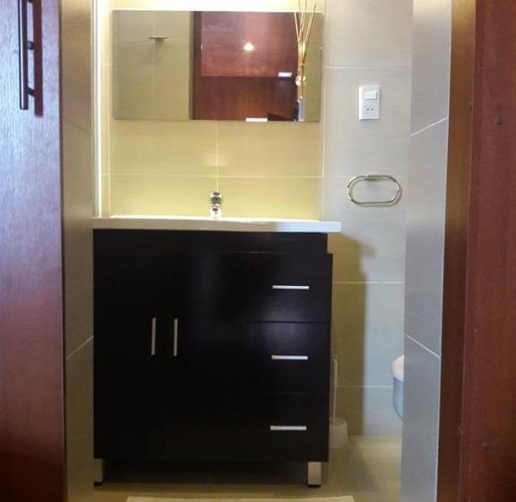 اتاق لوکس با تخت بزرگ, Onkel Inn Wagon Sleepbox Uyuni