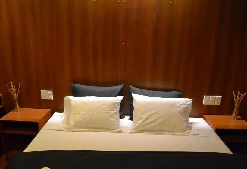 اتاق لوکس با تخت بزرگ, Onkel Inn Wagon Sleepbox Uyuni