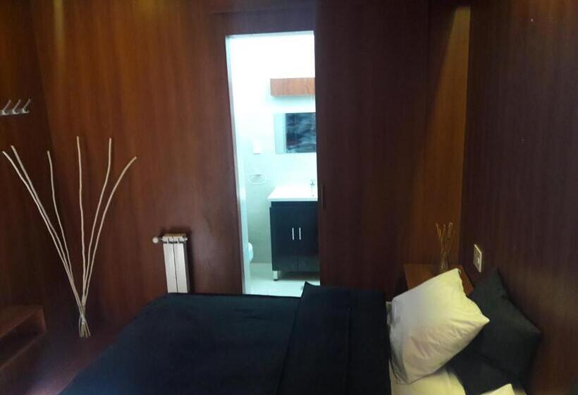 اتاق لوکس با تخت بزرگ, Onkel Inn Wagon Sleepbox Uyuni