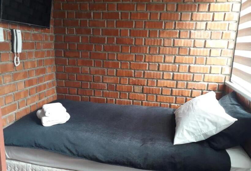 اتاق استاندارد یک نفره, Onkel Inn Wagon Sleepbox Uyuni