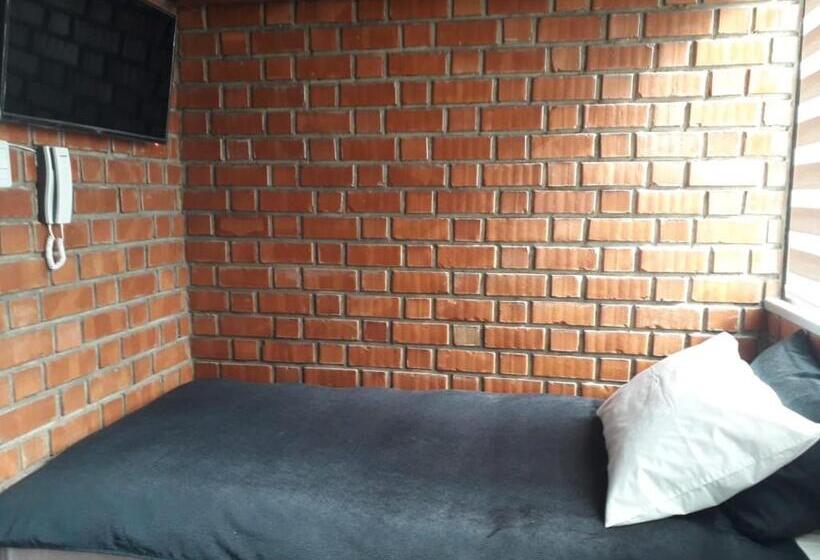 اتاق استاندارد یک نفره, Onkel Inn Wagon Sleepbox Uyuni