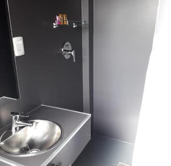 اتاق استاندارد یک نفره, Onkel Inn Wagon Sleepbox Uyuni