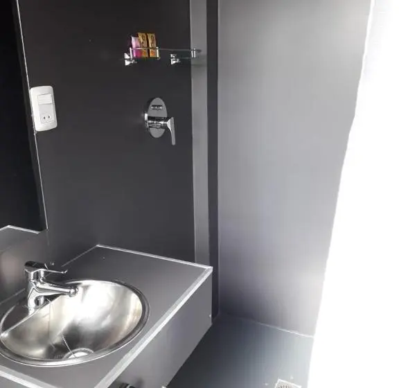 اتاق استاندارد یک نفره, Onkel Inn Wagon Sleepbox Uyuni