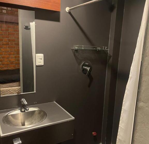 اتاق استاندارد یک نفره, Onkel Inn Wagon Sleepbox Uyuni