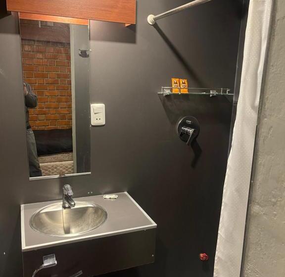 اتاق استاندارد یک نفره, Onkel Inn Wagon Sleepbox Uyuni