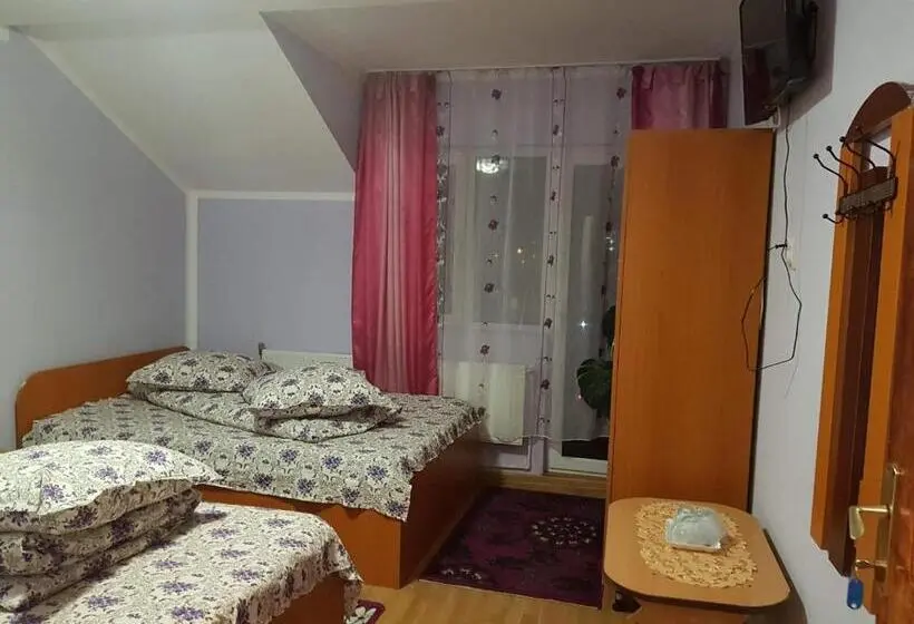 Standard Kolmen Hengen Huone Parveke, Casa Emilia