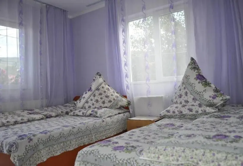 Standard Kolmen Hengen Huone Parveke, Casa Emilia