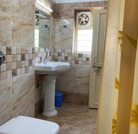 اتاق لوکس, Gadh Ganesh Homestay