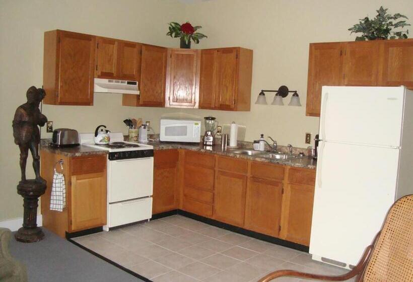 جناح, Bristol Suites