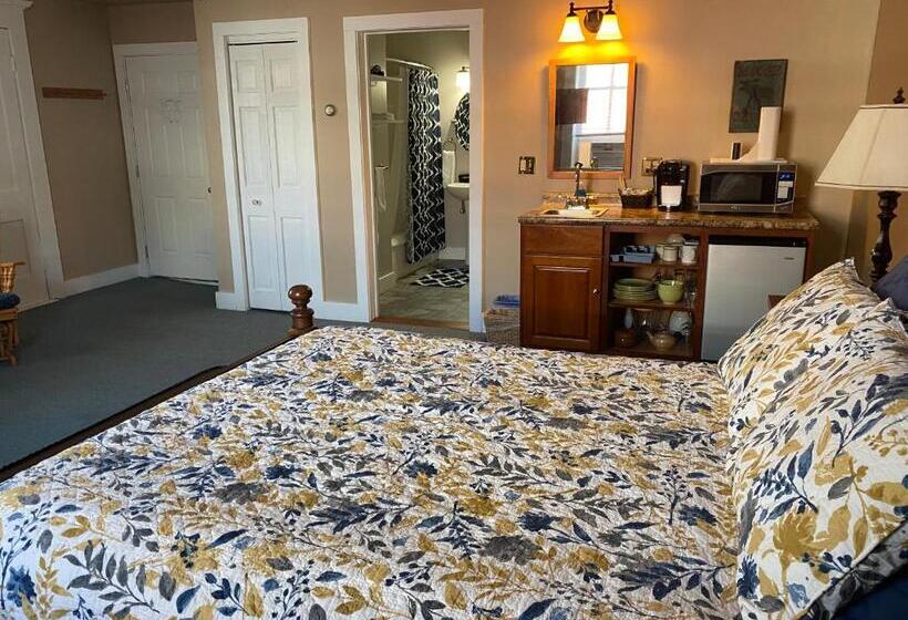 جناح جونيور, Bristol Suites