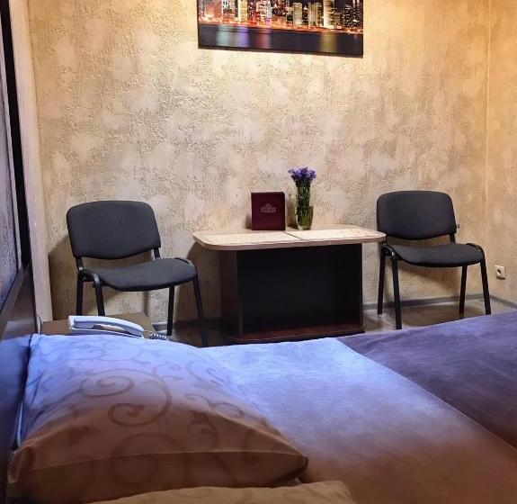 اتاق خانوادگی, Fortuna