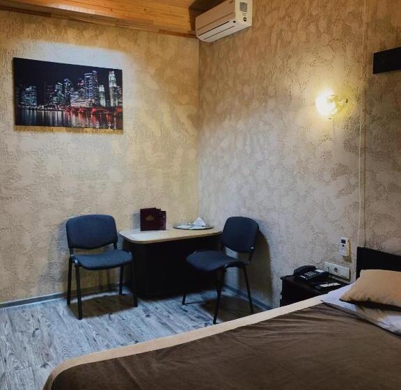 اتاق خانوادگی, Fortuna