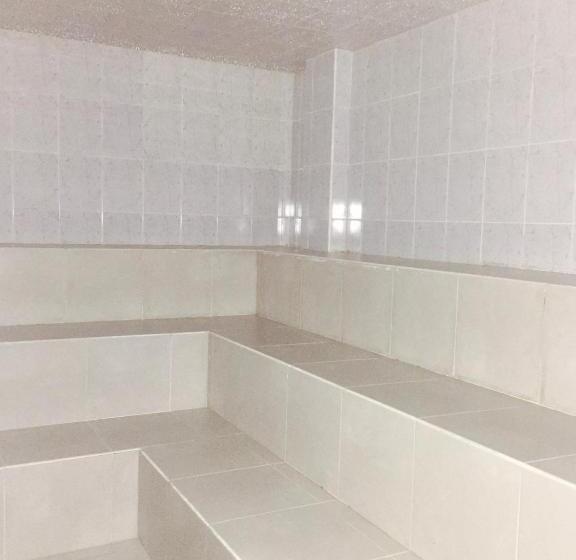 패밀리 스위트, Hostal Y Complejo Recreacional La Playita De Monse