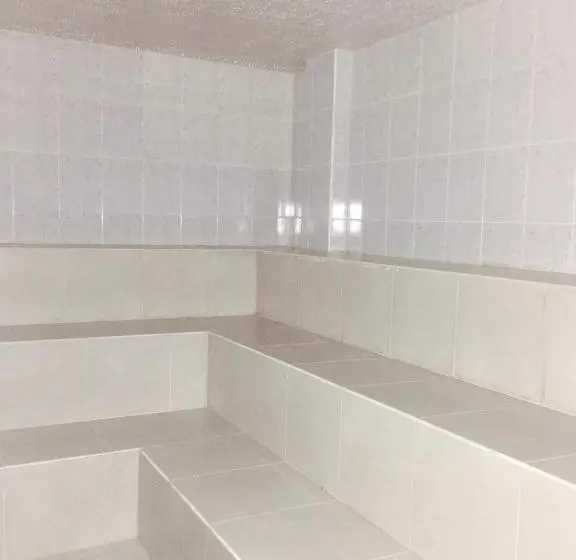 سوییت خانوادگی, Hostal Y Complejo Recreacional La Playita De Monse