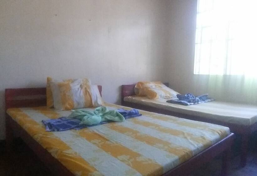سرير فى غرفة مشتركه, Cvnb Bed And Bath La Union