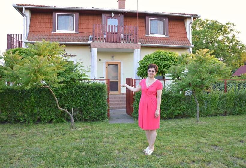 ３ベッドルームハウス, Florianus Vendeghaz