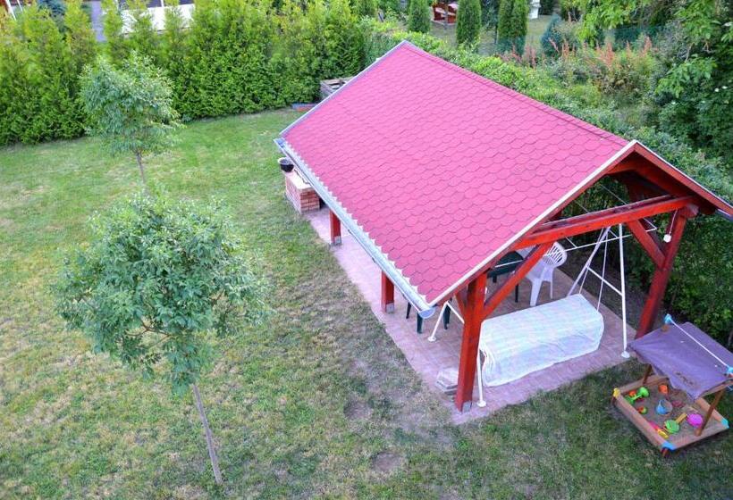 ３ベッドルームハウス, Florianus Vendeghaz