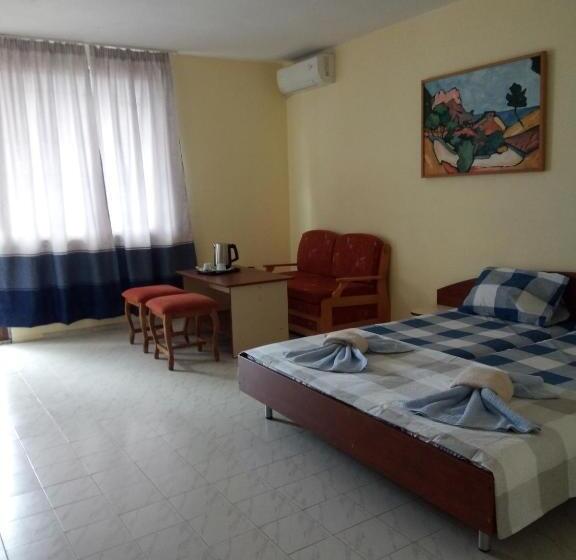 家庭间, Guesthouse Oasis