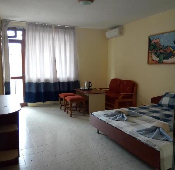 家庭间, Guesthouse Oasis