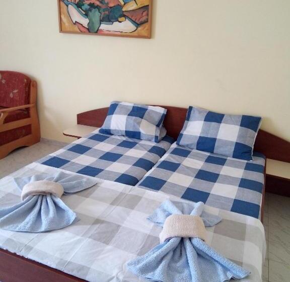 家庭间, Guesthouse Oasis