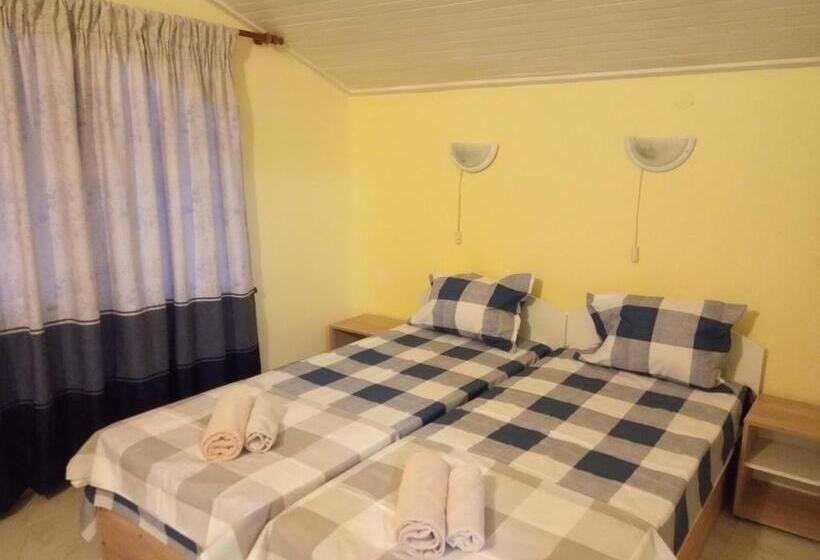 Comfort room with balcony, Guesthouse Oasis