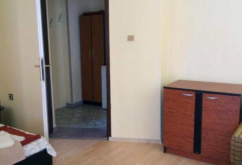 2 Bedroom Suite with Balcony, Guesthouse Oasis