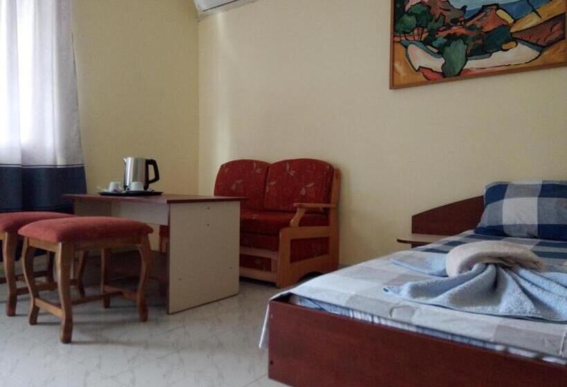 Семейный Номер, Guesthouse Oasis