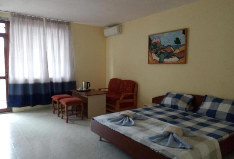 家庭间, Guesthouse Oasis