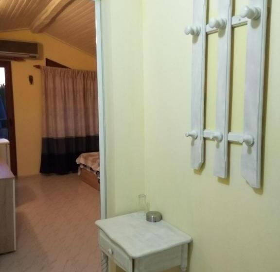 Comfort room with balcony, Guesthouse Oasis