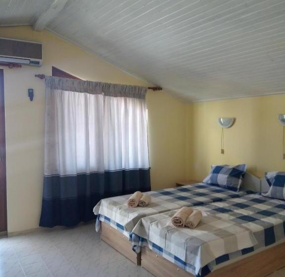 Comfort room with balcony, Guesthouse Oasis