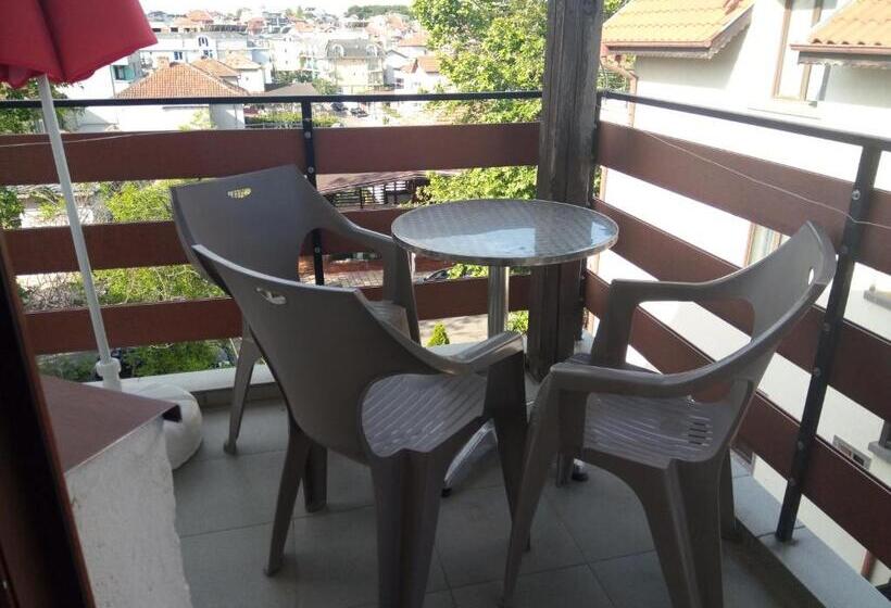 2 Bedroom Suite with Balcony, Guesthouse Oasis