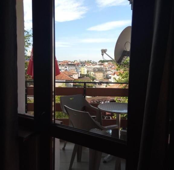 2 Bedroom Suite with Balcony, Guesthouse Oasis