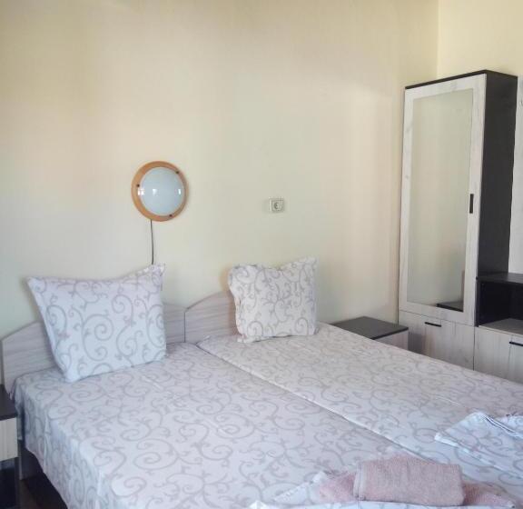 2 Bedroom Suite with Balcony, Guesthouse Oasis