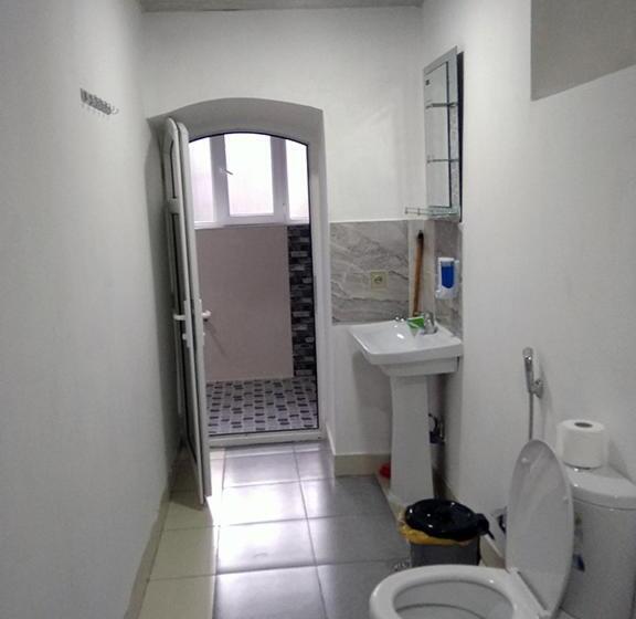 اتاق اکونومی یک تخته, Ilham Mustafa Houses