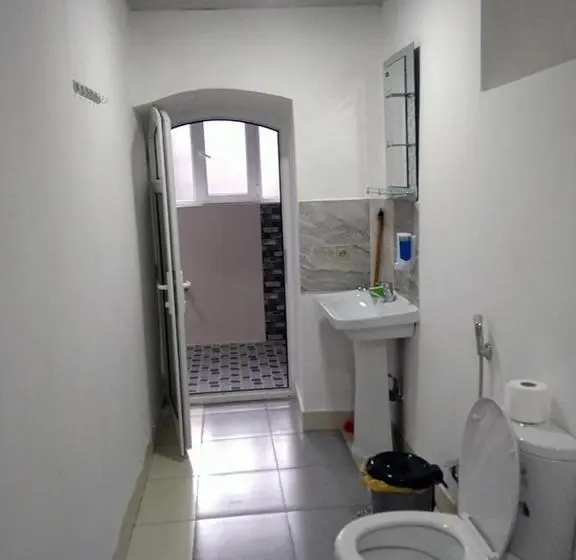 اتاق اکونومی یک تخته, Ilham Mustafa Houses