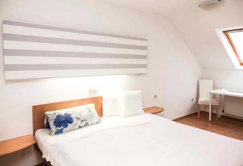 标准三人间, Gasthof Linde