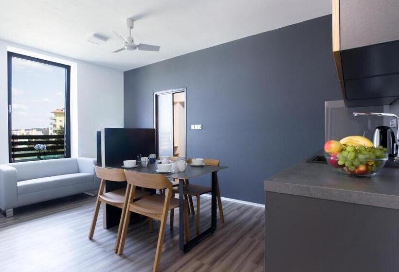 דירת שני חדרים, Beachwell