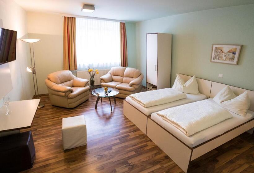 标准间, Pension Central