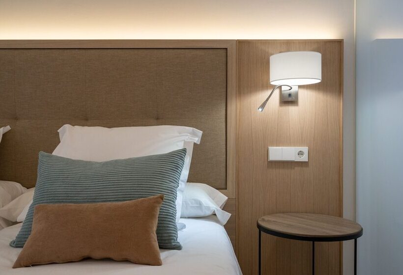 غرفة قياسية, Soller Plaza