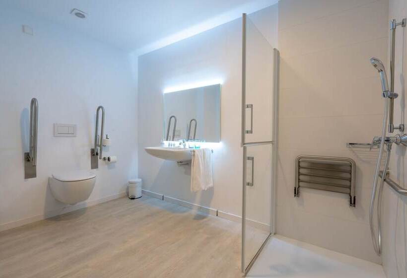 غرفة قياسية لذوى الاحتياجات الخاصة, Soller Plaza