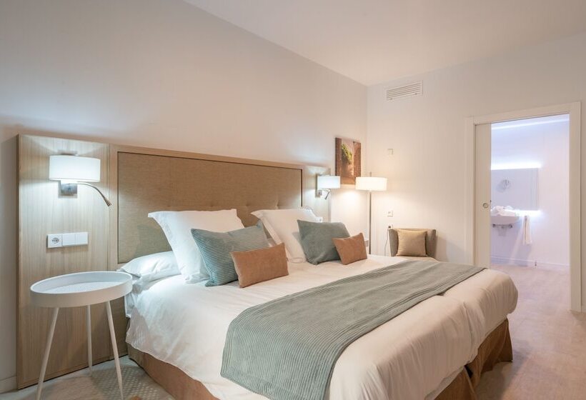 غرفة قياسية لذوى الاحتياجات الخاصة, Soller Plaza