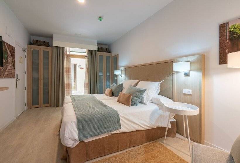 غرفة قياسية لذوى الاحتياجات الخاصة, Soller Plaza