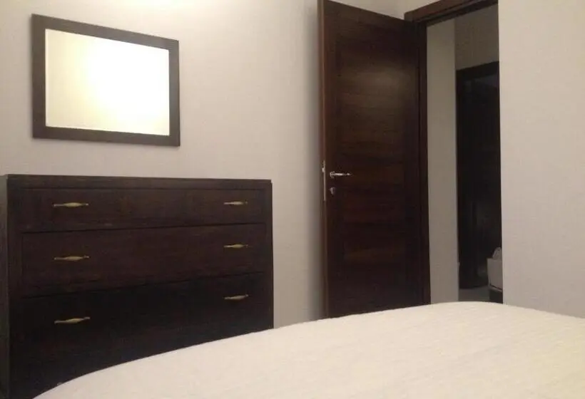 Perhesviitti, Via Roma Suite