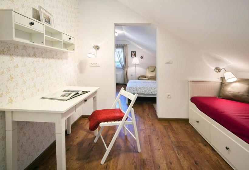 اتاق لوکس با تخت بزرگ, Samarin črnomelj