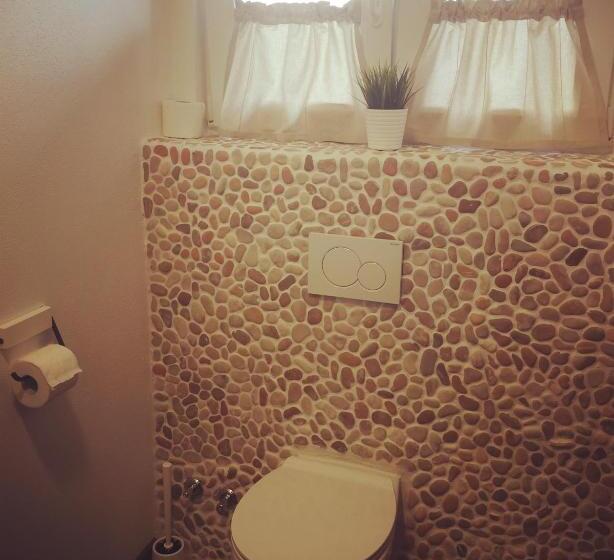 اتاق استاندارد, Samarin črnomelj