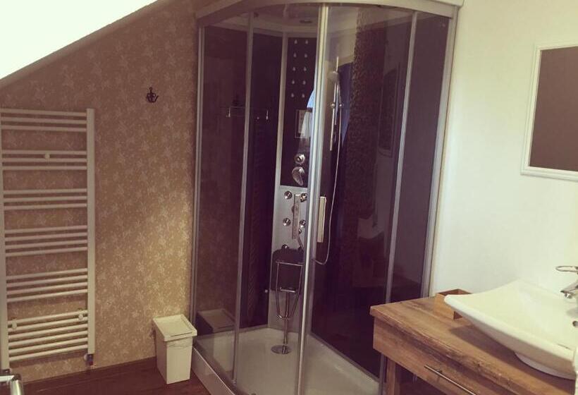 اتاق استاندارد, Samarin črnomelj